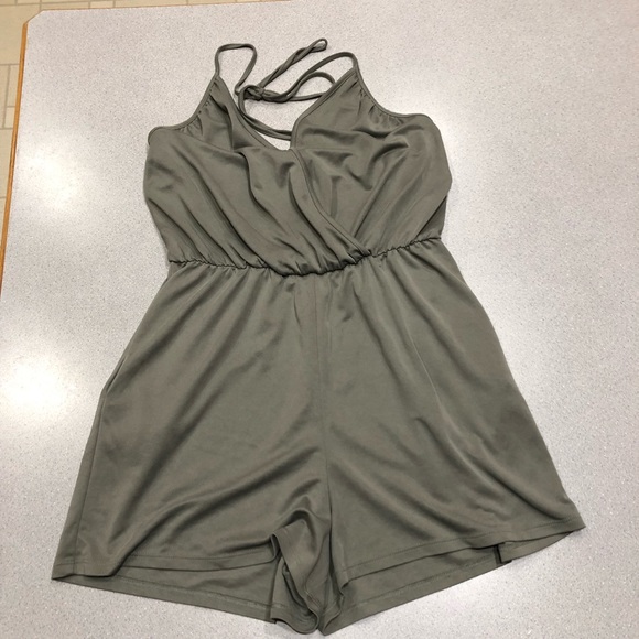 Army green halter romper - Picture 1 of 4